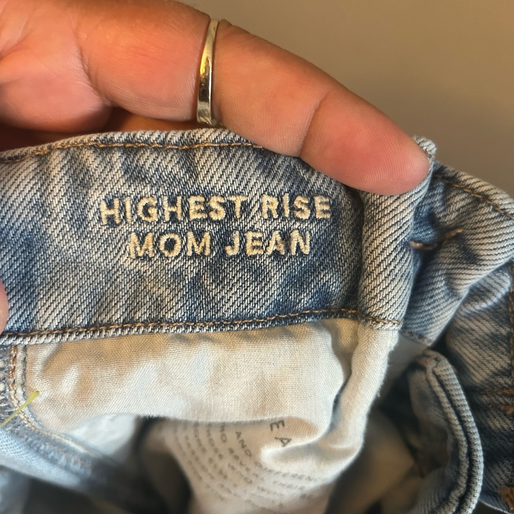 American Eagle Outfitters jeans - light blue “Highest rise mom jeans” w/belt - Picture 9 of 12